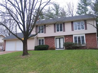 15237 Kempwood Dr, Chesterfield, MO 63017