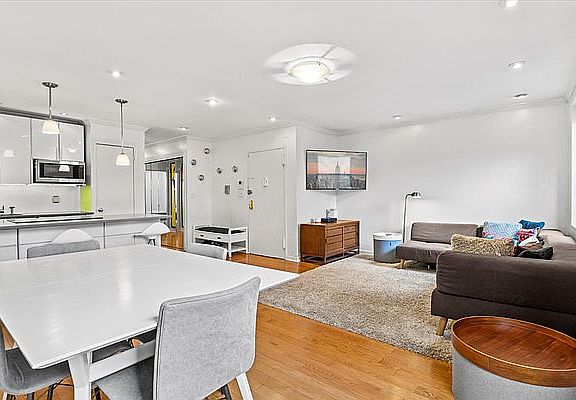 4th image of 622 Washington St APT 1B