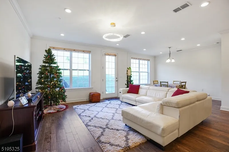 2 bed, 3.0 bath, 1776 sqft, $4,800 — Photo 3