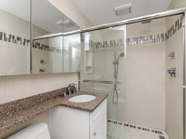 269 Grand Central Parkway image 11 of 25