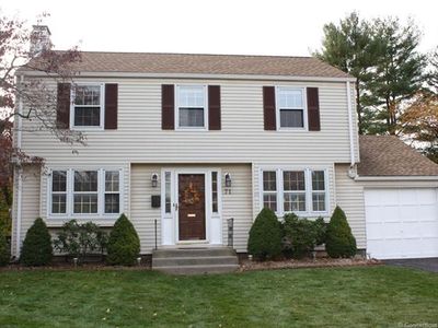 71 Greenhurst Rd, West Hartford, CT, 06107