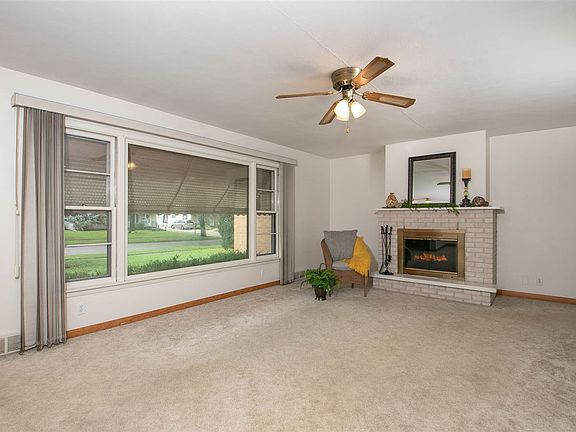 3rd image of 1415 Roncevalles Ave