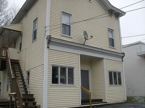 12 16th St, Palmer, MA 01069