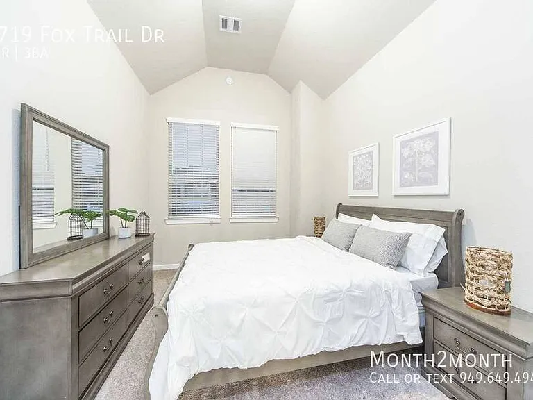 8719 Fox Trail Dr — Photo 11