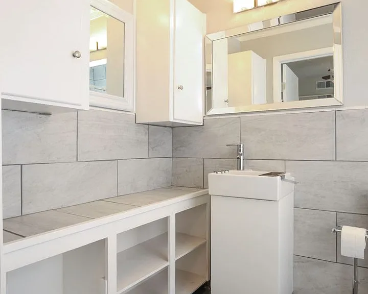 804 N Locust St — Photo 23