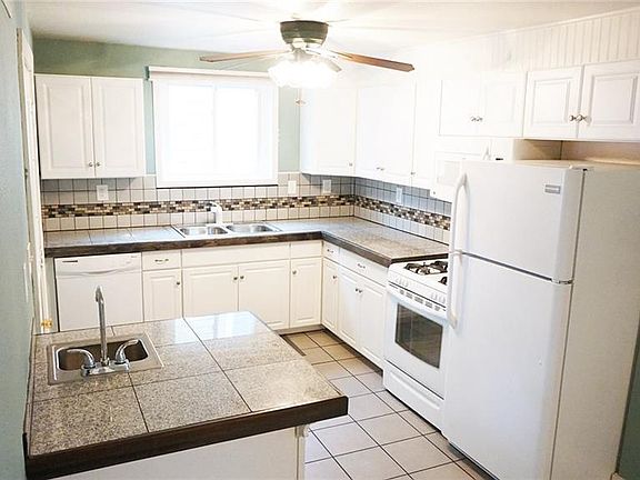 2nd image of 308 Conneaut Ave