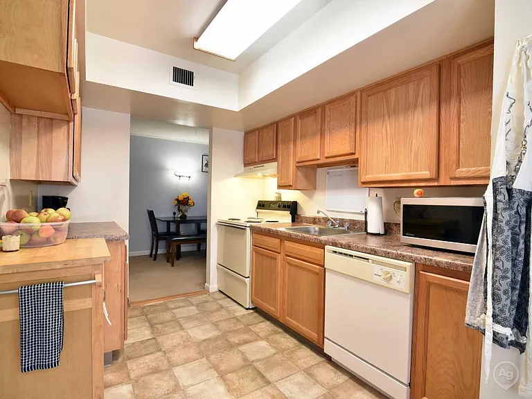 16 Mill Creek Dr — Photo 4