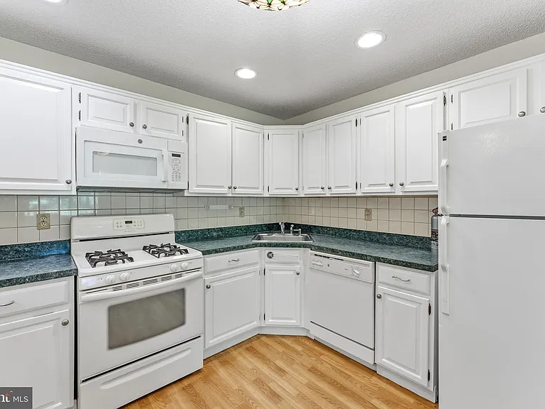 96 Willow Ct — Photo 8