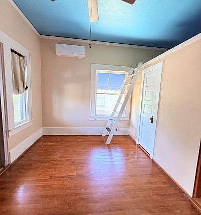 4th image of 502 E University Blvd #2