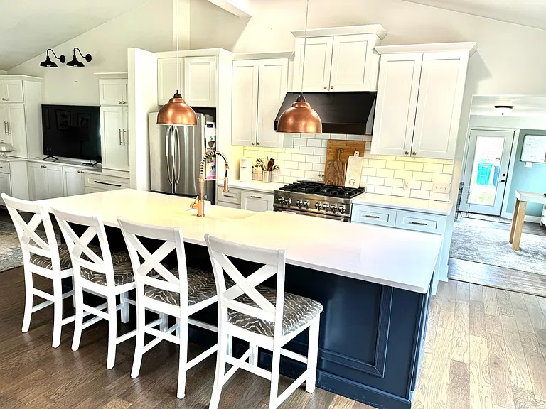 1715 Pine Hill Dr — Photo 4