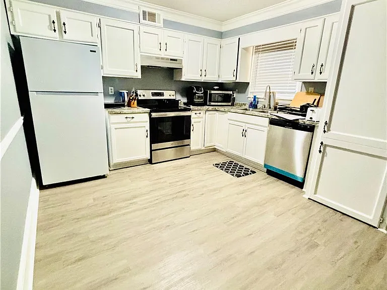 108 Barrington Dr #1 — Photo 6