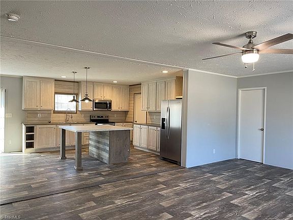 3rd image of 159 N Eagle Ln