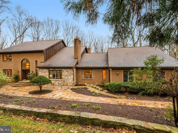 2211 Halcyon Ln, Vienna, VA 22181