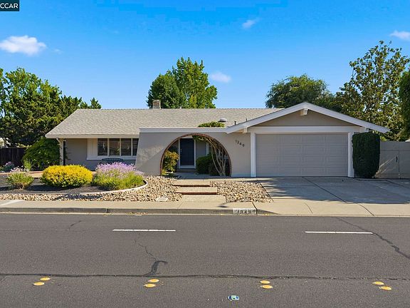 3rd image of 1349 Lexington Way