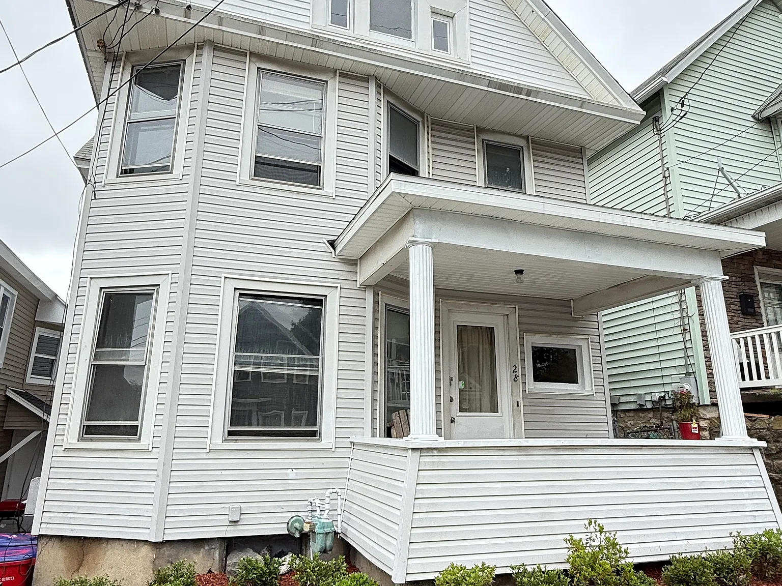 5 bed, 2200 sqft, $1,700 — Photo 2