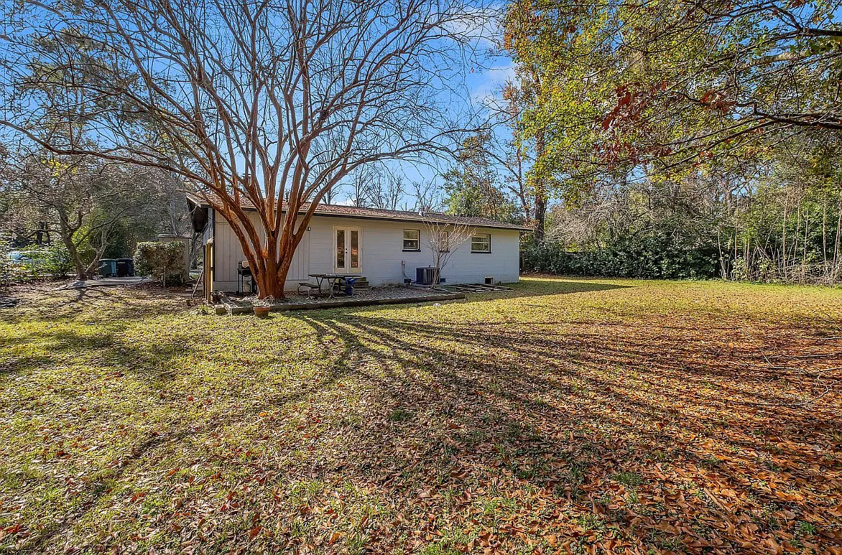 432 Margaret Ct — Photo 2