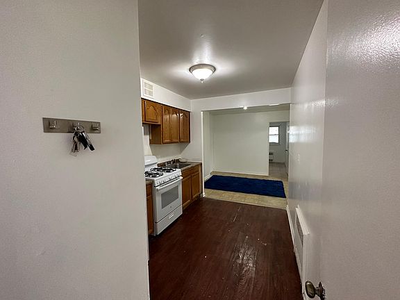 4th image of 1103 E 216th St #1B