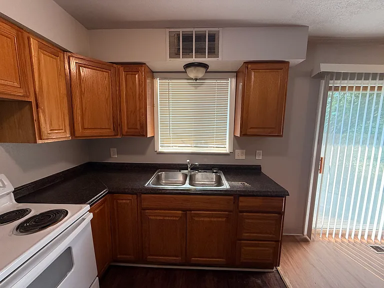 3469 Ridgecliffe Dr #1 — Photo 6