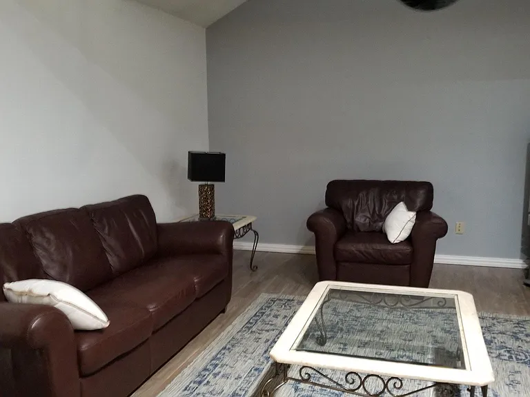 2840 Lee St — Photo 3