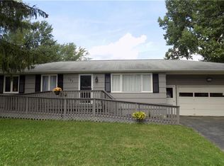 121 Lee Circle Dr, Rochester, NY 14626