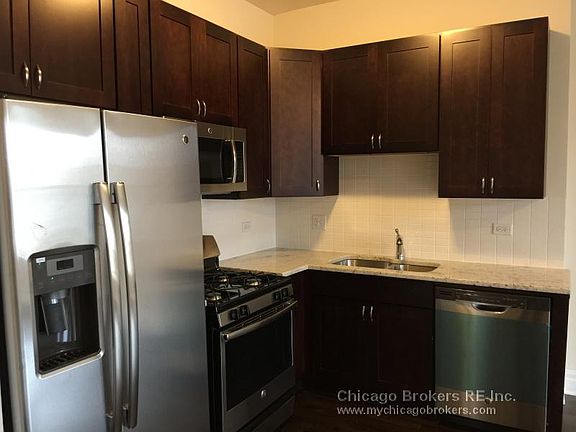 3rd image of 2049 W Division St