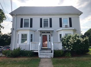 27 Pleasant St #1A, Middleton, MA 01949