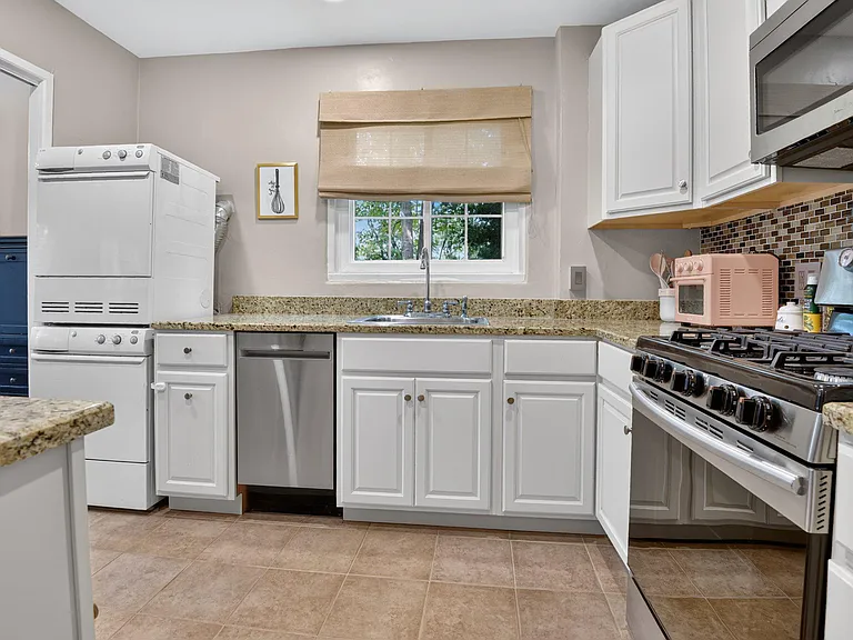 3458 Martha Custis Dr — Photo 3