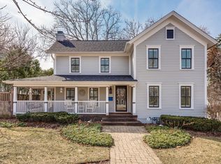 502 S Grove Ave, Barrington, IL 60010