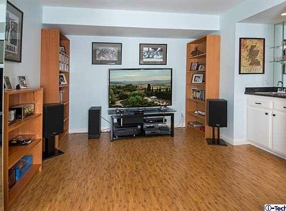3rd image of 316 N Maryland Ave Unit 109