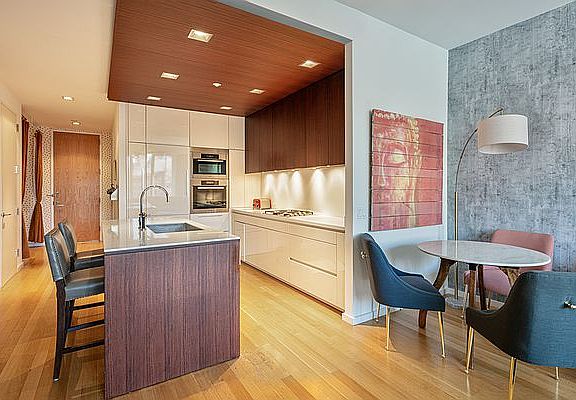 3rd image of 122 Greenwich Ave APT 15