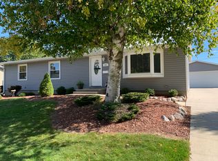861 Lawton Ter, Manitowoc, WI 54220