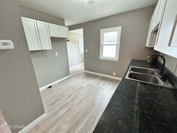 5th image of 206 Eielson St