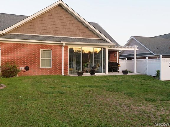 2nd image of 103 Savannah Cir N