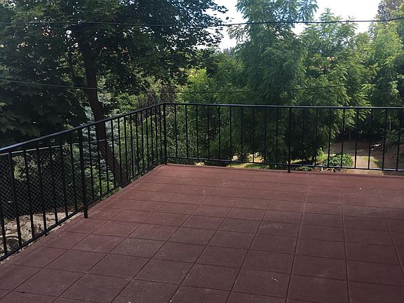 4th image of 226 W Cliff Dr