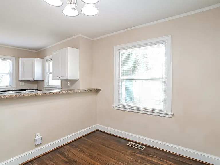2400 Morton St — Photo 6