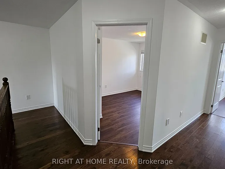 1206 Duignan Cres #UPPER — Photo 23