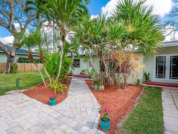 5th image of 1640 SW 28th Way