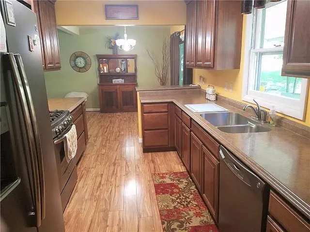 3 bed, 1910 sqft, $1,995 — Photo 3