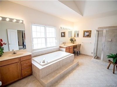 3rd image of 3069 Exeter Dr