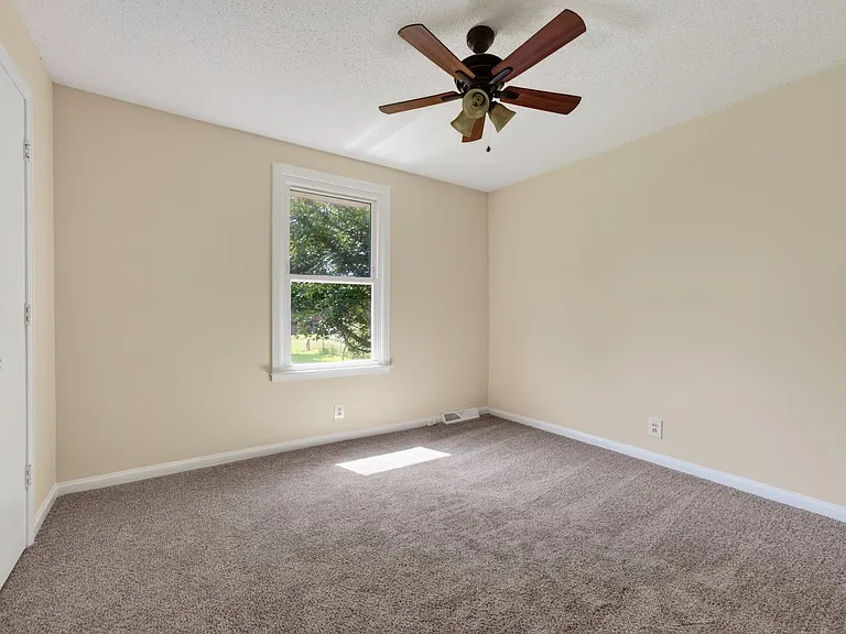 573 Waldorf Dr — Photo 13