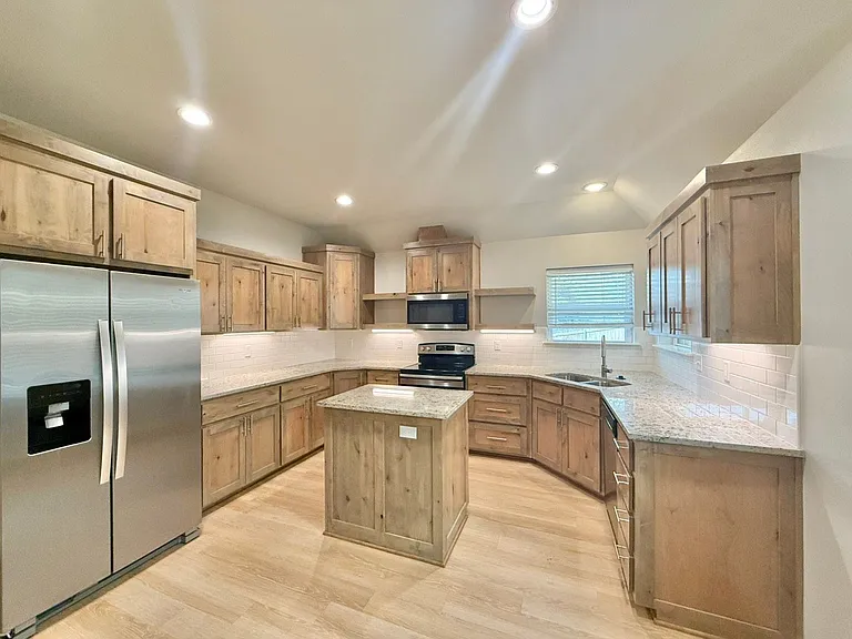 4822 FM 346 E — Photo 7