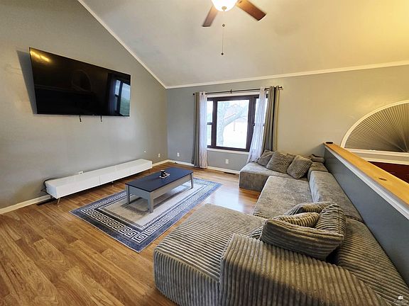 5th image of 307 Arapahoe Ct