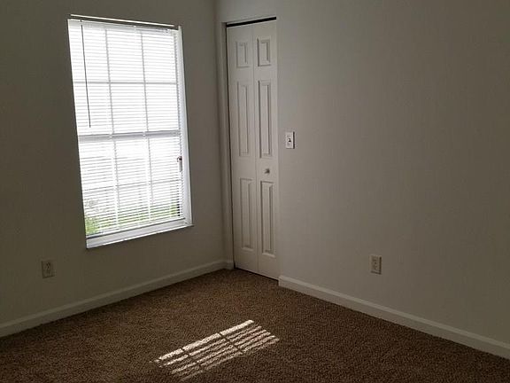 4th image of 60 Plain View Dr