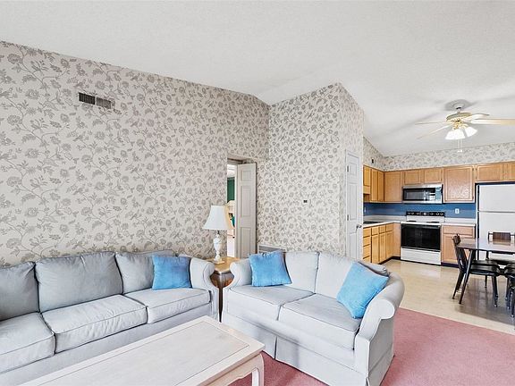 4th image of 9 Berview Cir APT B