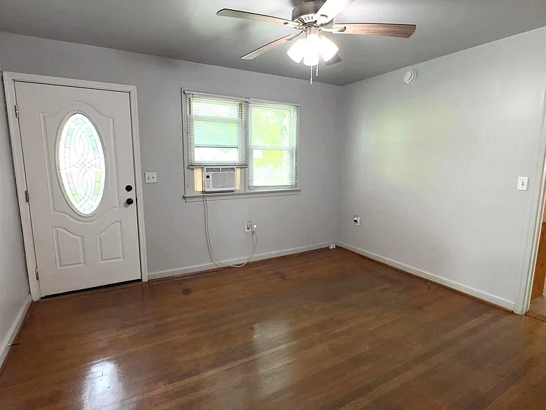 44 S Woodlawn Ave — Photo 10