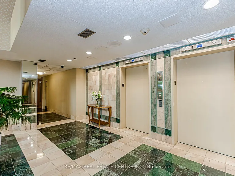 310 Mill St S #104 — Photo 5