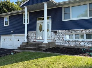19 Westwood Ln, Kings Park, NY 11754