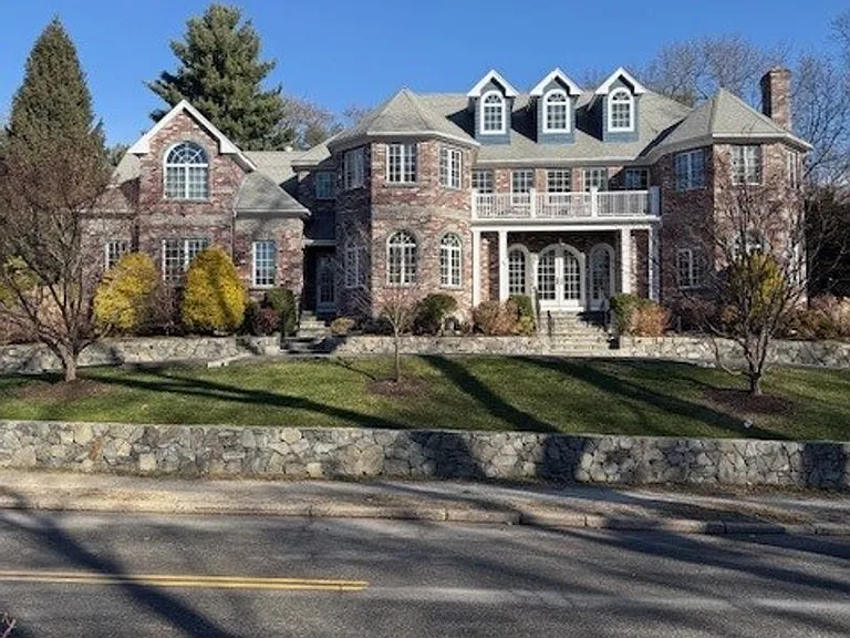 60 Forest Ave — Photo 21