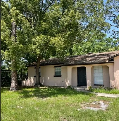 2214 Vincent Rd — Photo 1