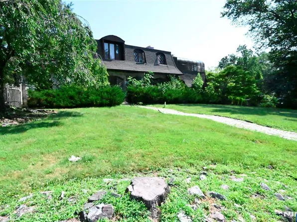 13 Victoria Ln, Mahwah, NJ 07430